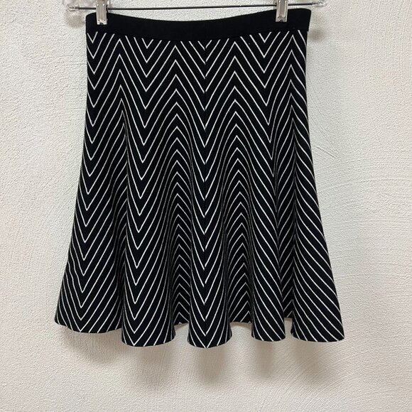 Carmen Marc Valvo Chevron A-line Sweater Skirt Nylon Black White Size Medium - Picture 2 of 4